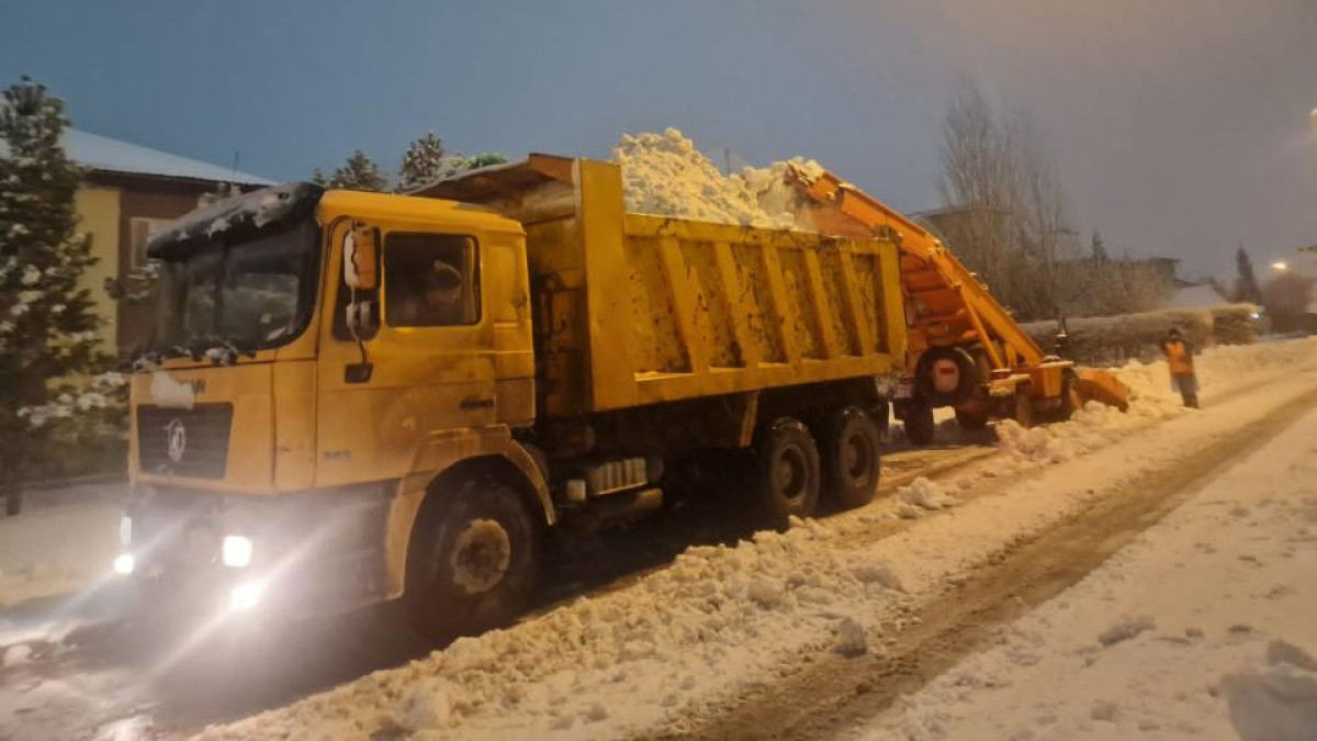Более 2 000 грузовиков снега вывезли из столицы