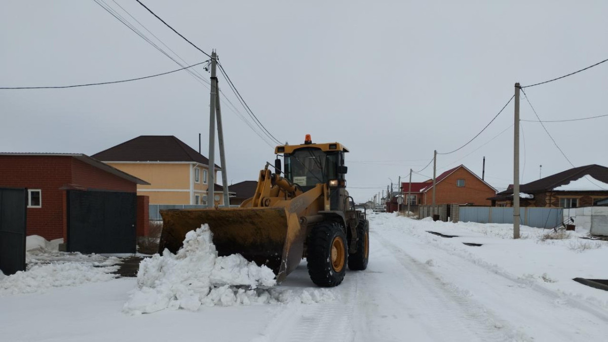 Свыше 7 тысяч кубометров снега вывезли за сутки в Акмолинской области