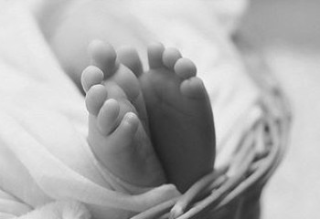 Ақтөбеде қоқыстан табылған шақалақтың анасы жазықсыз боп шықты