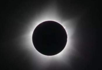 Редкое гибридное солнечное затмение наблюдали над западной Австралией