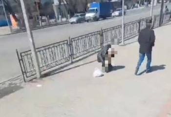 Мужчины обнажились в общественных местах в Карагандинской области