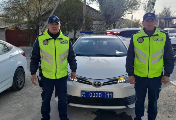 Двух людей при пожаре спасли кызылординские полицейские