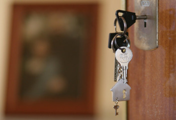 Кандасы оформляют арендованные дома в Шымкенте в ипотеку