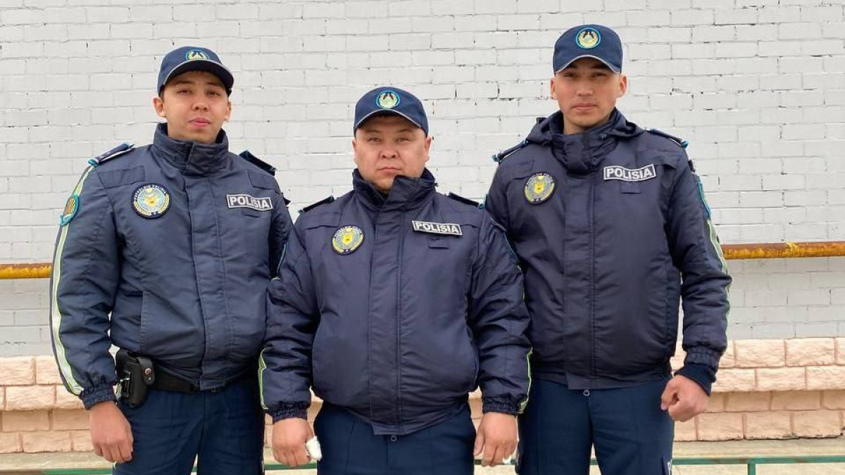 Трех человек спасли из огня актюбинские полицейские