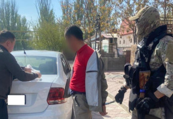 Жетісу облысында кәсіпкерден ақша талап еткен қылмыстық топ ұсталды