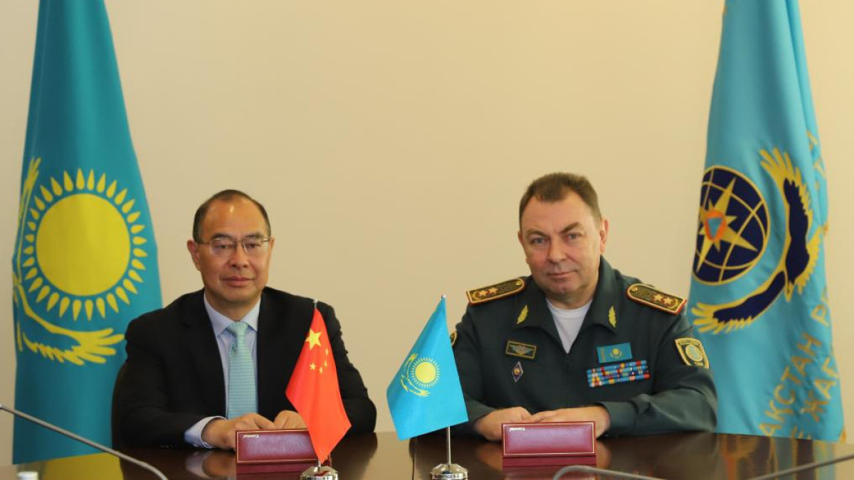 Казахстан и Китай подписали протокол сотрудничества МЧС