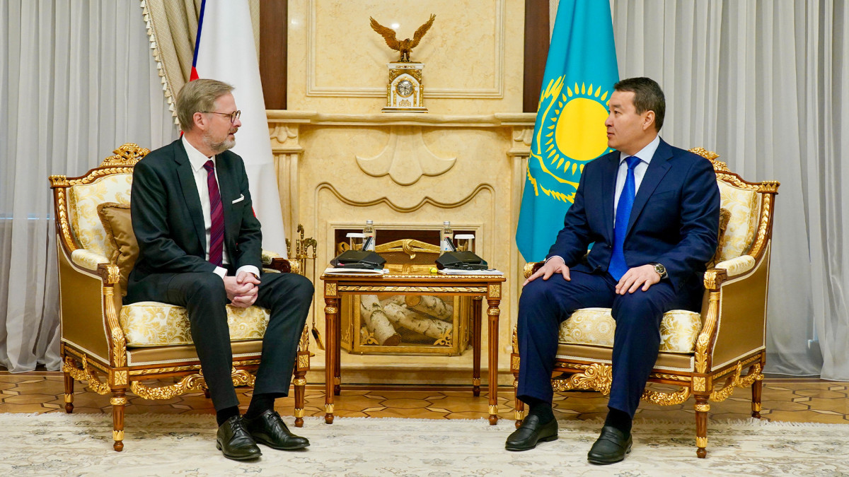 Алихан Смаилов и Петр Фиала обсудили казахстанско-чешское сотрудничество в торговле