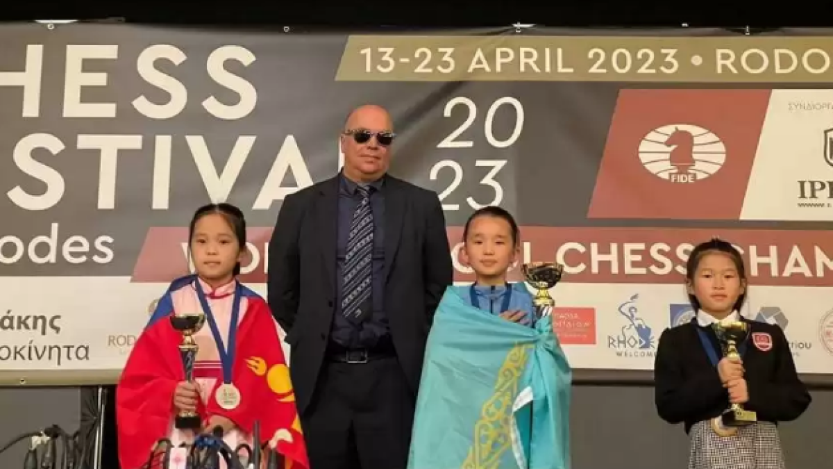 Қазақcтандық екі оқушы қыз шахматтан әлем чемпионы атанды
