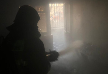 Огнеборцы Семея спасли двух мужчин при пожаре