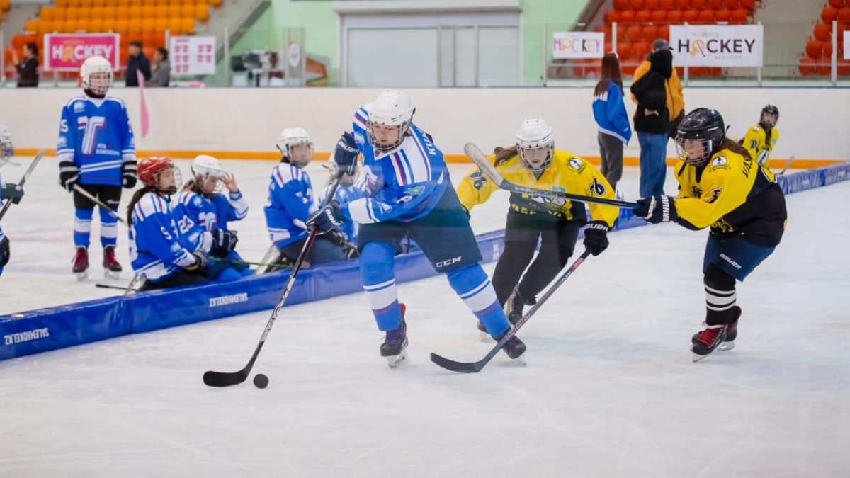 В Астане прошел чемпионат Казахстана по хоккею с шайбой среди девушек