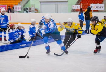 В Астане прошел чемпионат Казахстана по хоккею с шайбой среди девушек