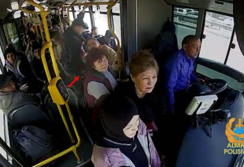 Алматыда қоғамдық көлікте ұрлық жасаған ер адам ұсталды