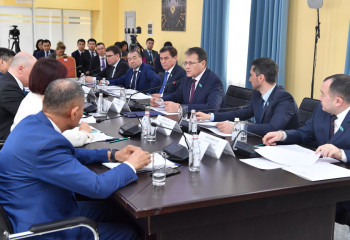 Антикоррупционную политику обсудили сенаторы с экспертами