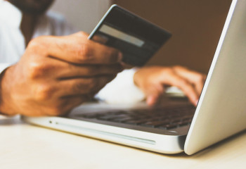 Мәжіліс депутаты онлайн кредит беруге тыйым салуды ұсынды