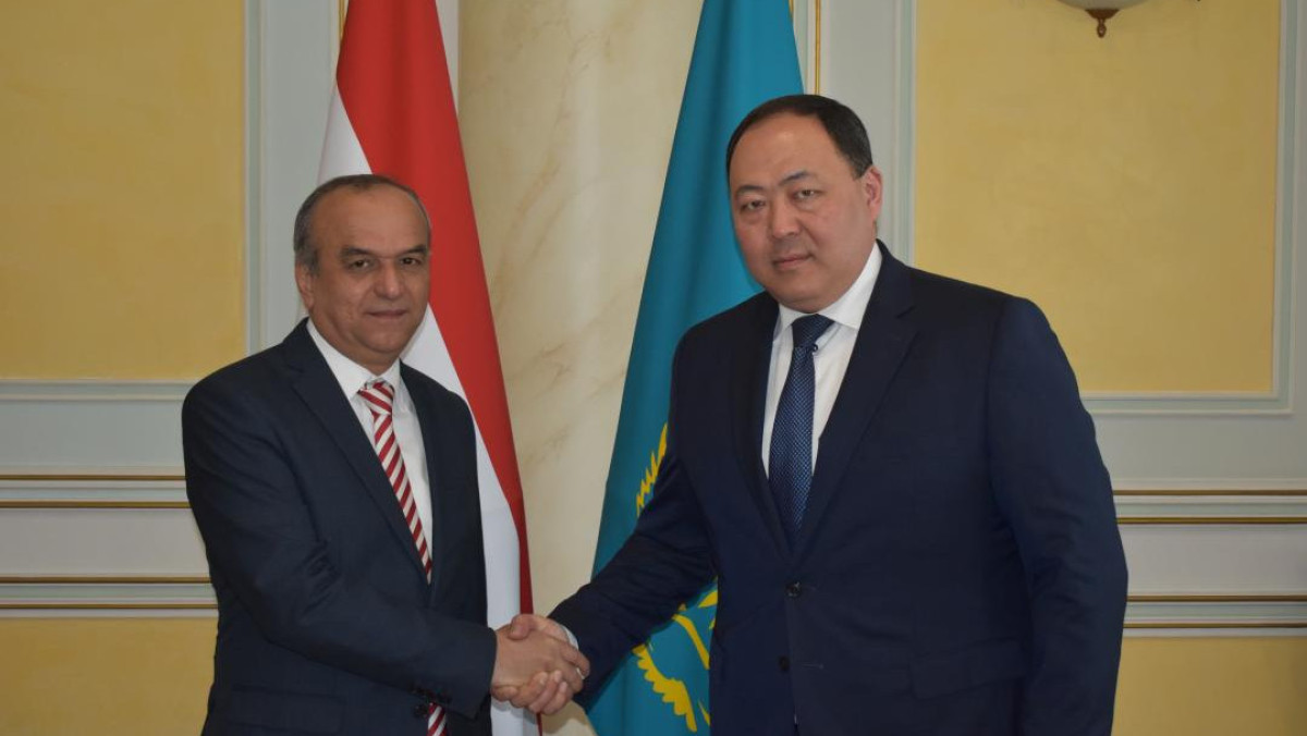 Казахстанско-таджикские политические консультации состоялись в Астане