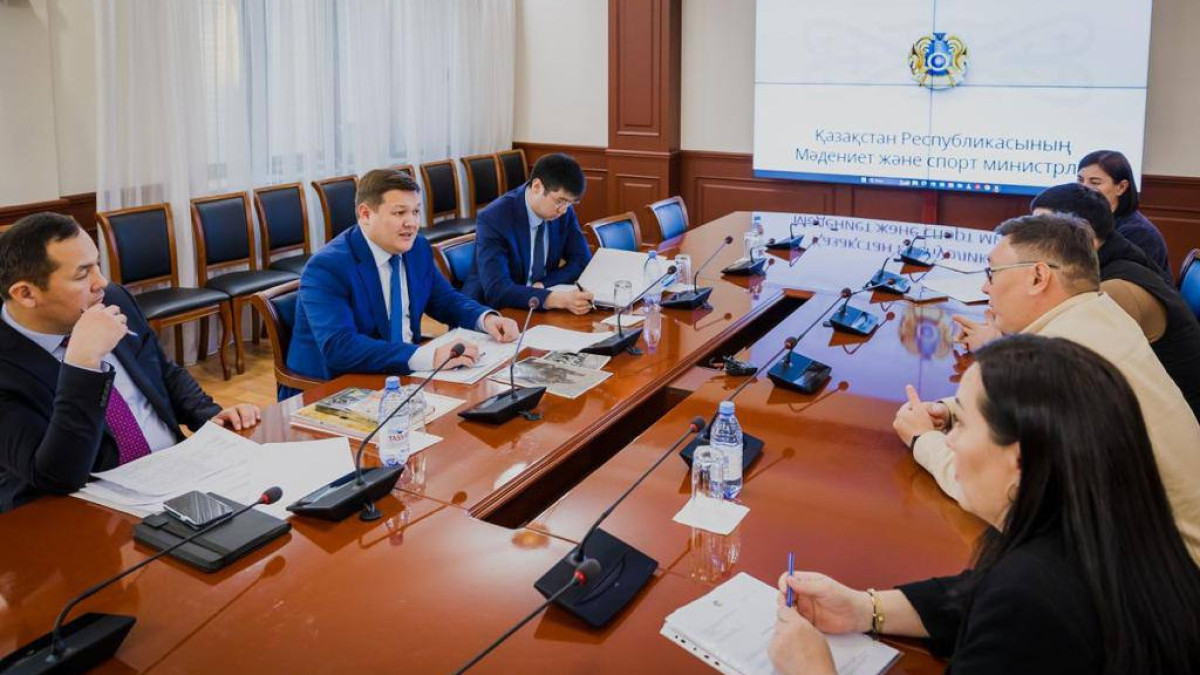 Асхат Оралов обсудил развитие парахоккея на встрече с гражданами