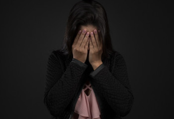 Оралда сәбиін қоқысқа тастап кеткен ананың кім екені анықталды