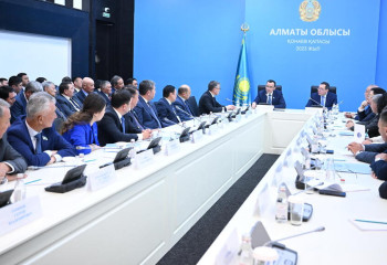 Спикер Сената встретился с депутатами маслихата Алматинской области