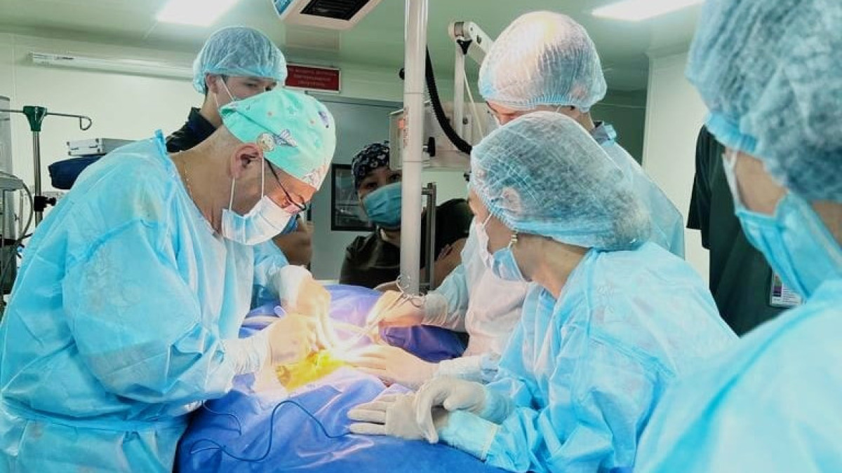 Казахстанские врачи впервые удалили новорожденному множественные кисты