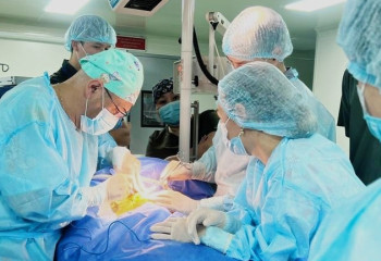 Казахстанские врачи впервые удалили новорожденному множественные кисты