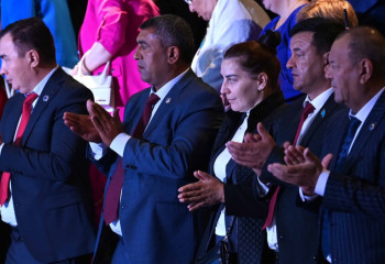 За заслуги в укреплении мира, дружбы и сотрудничества между народами награжден ряд казахстанцев