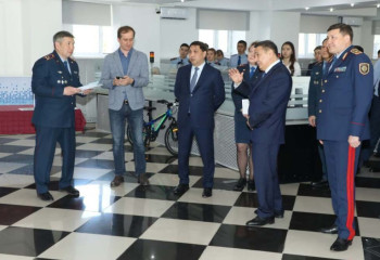 Министр внутренних дел ознакомился с работой столичного ЦОУ