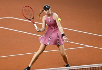 Рыбакина победила в матче первого круга парного разряда на турнире в Испании