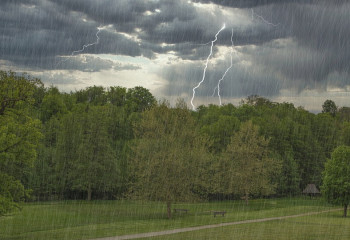 В шести регионах Казахстана объявили штормовое предупреждение