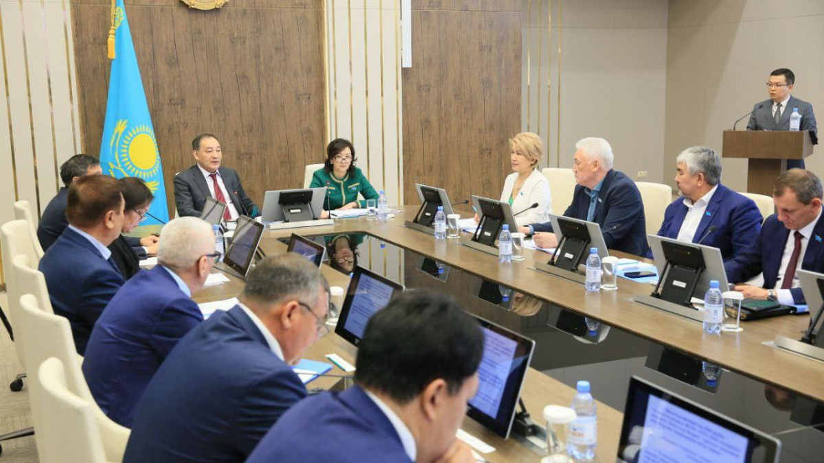 Годовой бюджет Актюбинской области уточнен на сессии маслихата