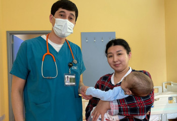 «Қазақстан халқына» қорының қолдауымен 7 айлық нәрестенің бауыры алмастырылды