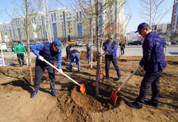Аппарат Правительства вышел на субботник «Жасыл Астана»