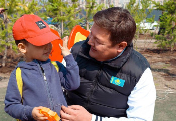 Туристы из США и Нидерландов приняли участие в субботнике