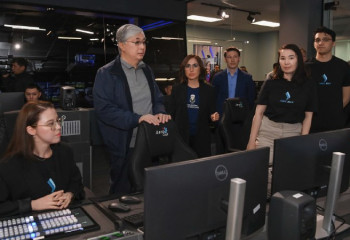 Глава государства посетил телеканал «Jibek Joly»