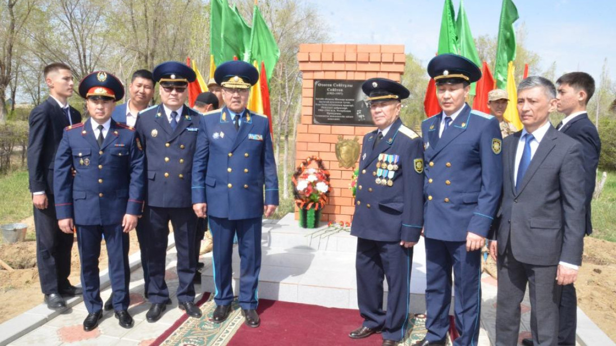 Мемориальную доску Отегену Сеитову открыли в Актюбинской области