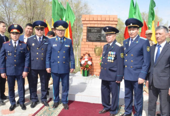 Мемориальную доску Отегену Сеитову открыли в Актюбинской области