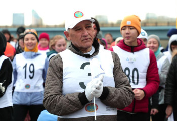 Елордада Бірлік күніне орай жүгіруден эстафета өтті