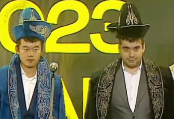 Чемпиона мира Дин Лижэня и его соперника облачили в чапаны