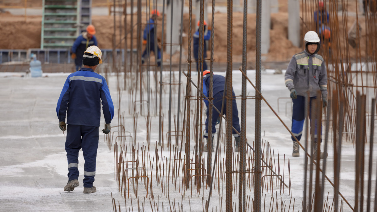 30 медобъектов по новому типовому проекту построят в Атырауской области