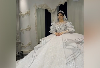 Қалыңдық салмағы 45 келі болатын той көйлегін киді