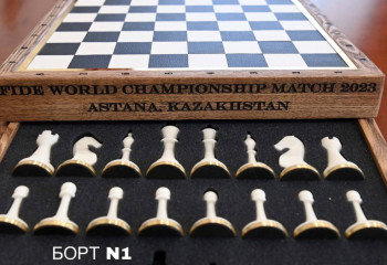 Президенту подарили шахматы в память о прошедшем в Астане чемпионате мира