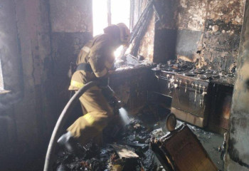 Столичные огнеборцы вынесли 4 газовых баллона при пожаре в общежитии