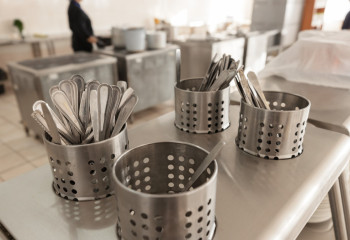 Антикор: мектеп асханаларында кәсіпкерлерден ақша заңсыз жиналған