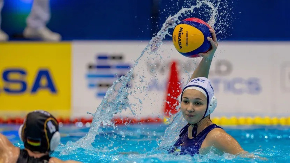 Женская команда Казахстана по водному поло стартовала на Кубке мира