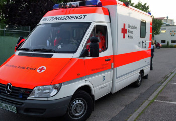 Германияда ер адам оқушыларға пышақпен шабуылдады