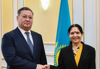 Глава МИД Казахстана встретился с послом Индии