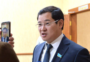 Учителей нужно отправлять на курорты страны за счет профсоюзов - мажилисмен Олжас Куспеков