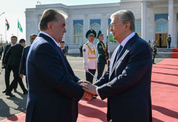 Тоқаев Эмомали Рахмонды әуежайдан шығарып салды