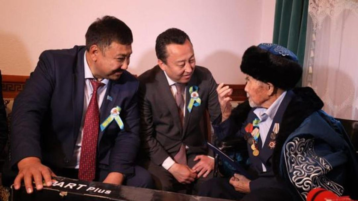 В Туркестанской области поздравили 102-летнего фронтовика