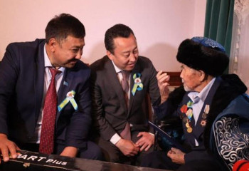 В Туркестанской области поздравили 102-летнего фронтовика