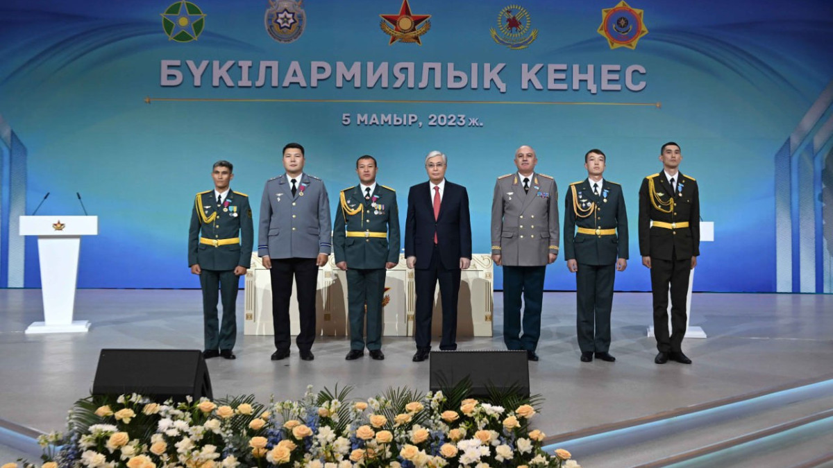 Президент наградил ряд военнослужащих за мужество и самоотверженность